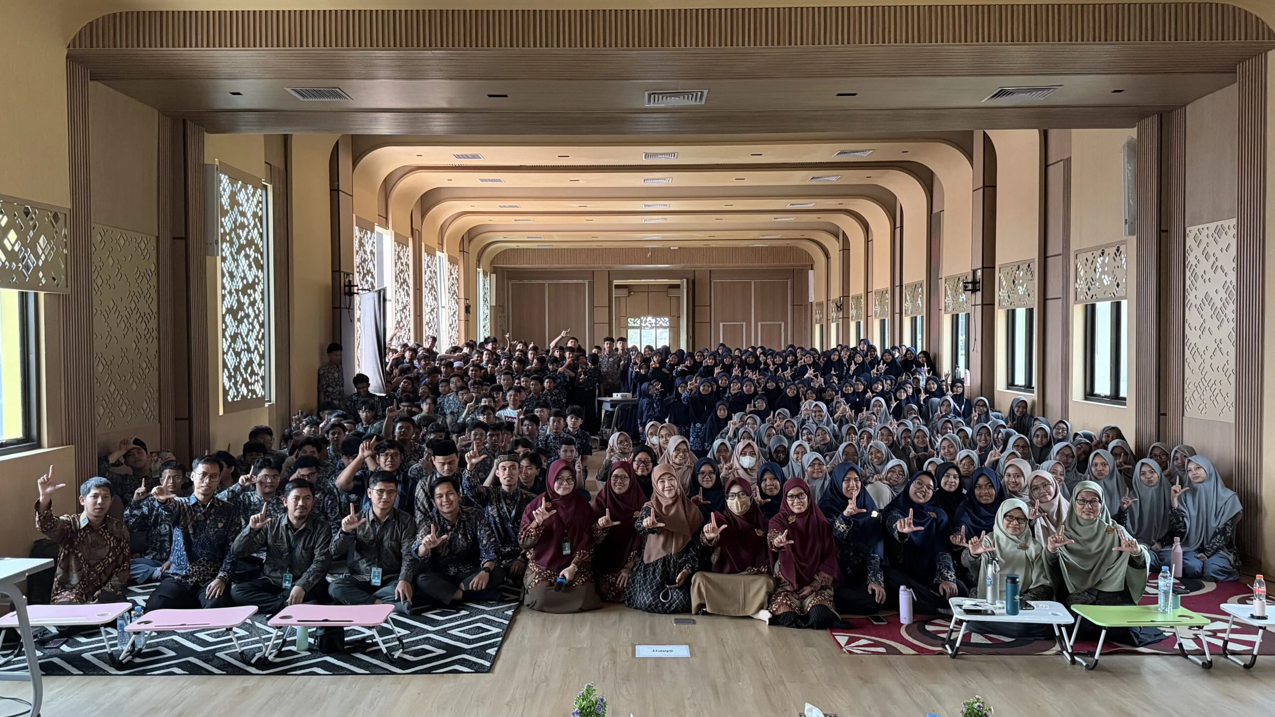 Workshop Menulis 2025 Bersama Asma Nadia: Menggugah Imajinasi dan Menguatkan Budaya Literasi Al Irsyad Karawang