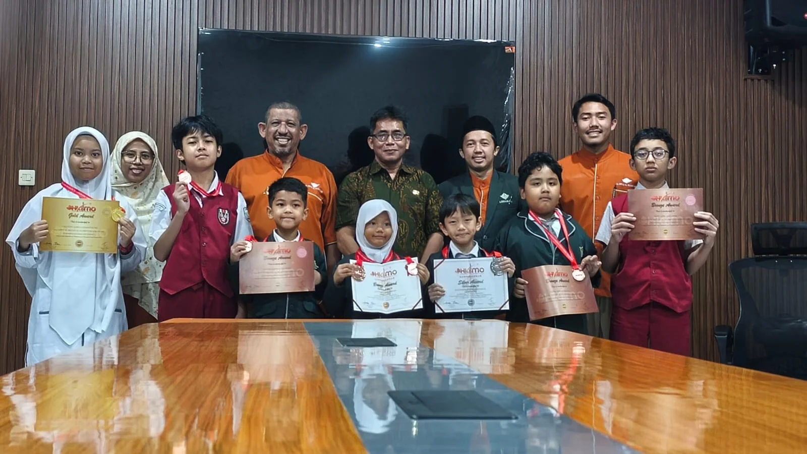 Hebat! Karawang Semakin Maju: 7 Siswa Al Irsyad Berhasil Juara Olimpiade Matematika Internasional HKIMO 2025