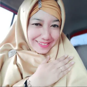 Ustzh. Sri Tuti Rahmawati